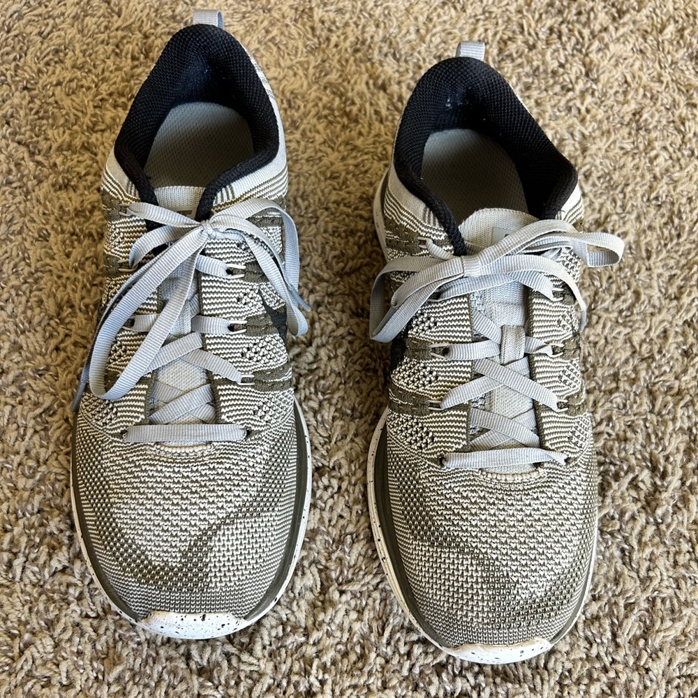Women’s vintage olive green Nike BRS 1000 size 8.5 Excellent condition!